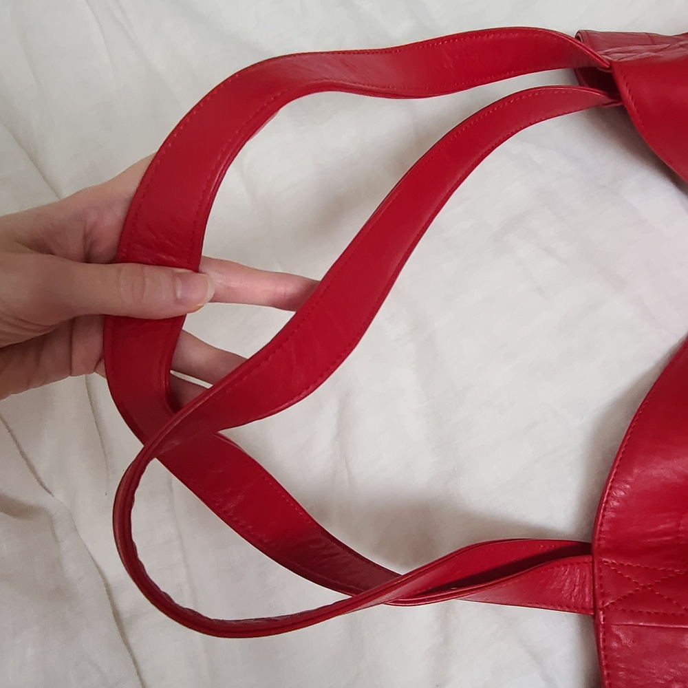 OVERSIZED LAMB LEATHER STATEMENT TOTE IN TOMATO RED - Picture 6 of 16
